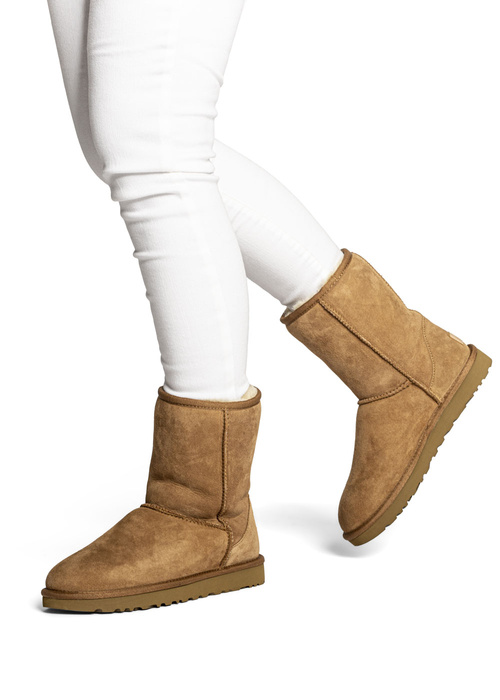UGG W Classic Short II (1016223-CHE)